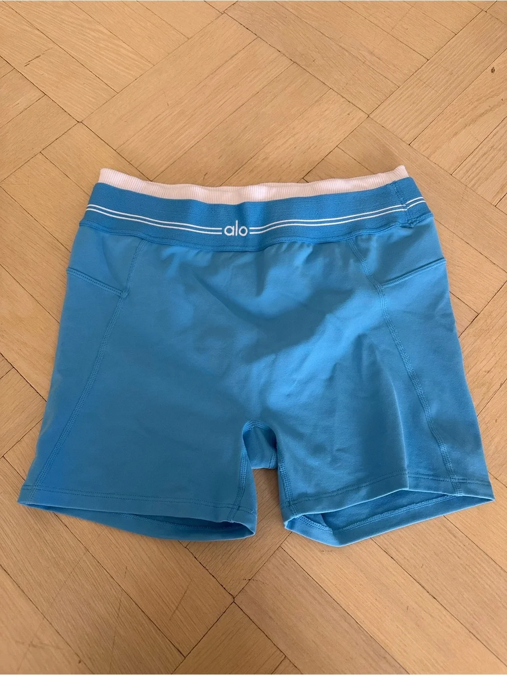 Alo Yoga Airbrush High-Waist Better Together Short Azure Blue / White Medium